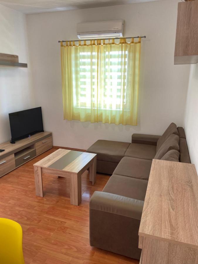 Apartments Belic With Pool Jelsa  Exterior photo