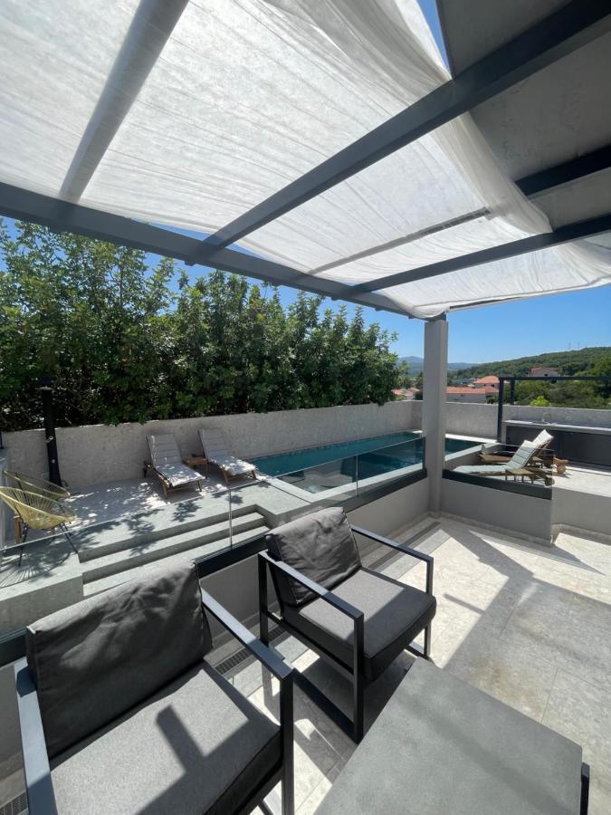 Apartments Belic With Pool Jelsa  Exterior photo