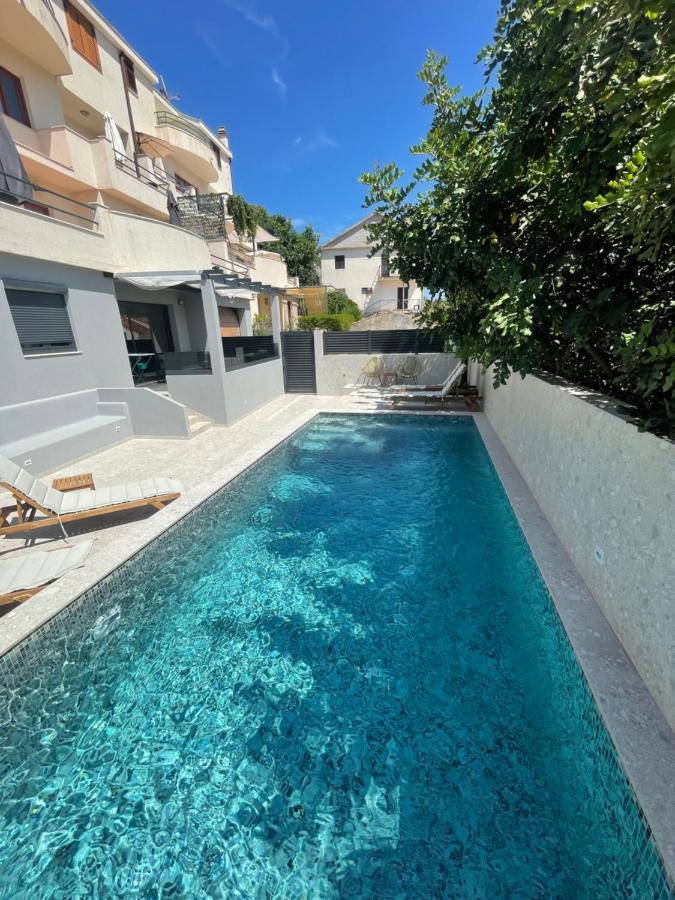 Apartments Belic With Pool Jelsa  Exterior photo
