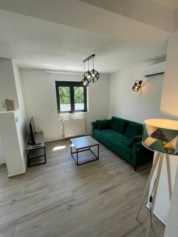 Apartments Belic With Pool Jelsa  Exterior photo