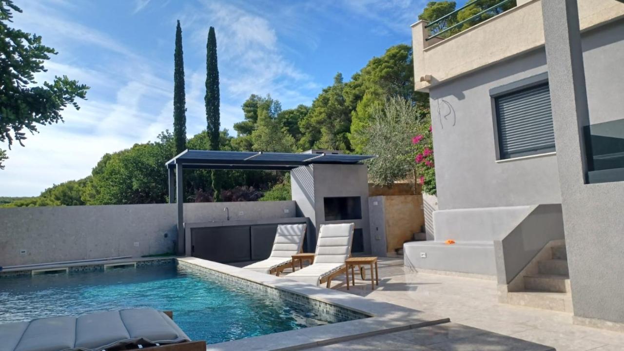 Apartments Belic With Pool Jelsa  Exterior photo