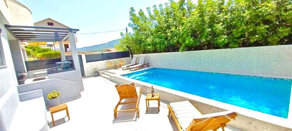 Apartments Belic With Pool Jelsa  Exterior photo